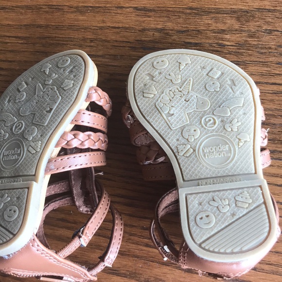 Free with 2 item bundlTan baby gladiator sandals NWOT - Picture 5 of 6